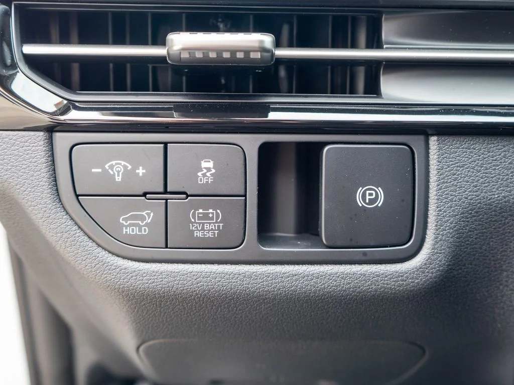 New 2026 Snow White Pearl Kia EX image 17