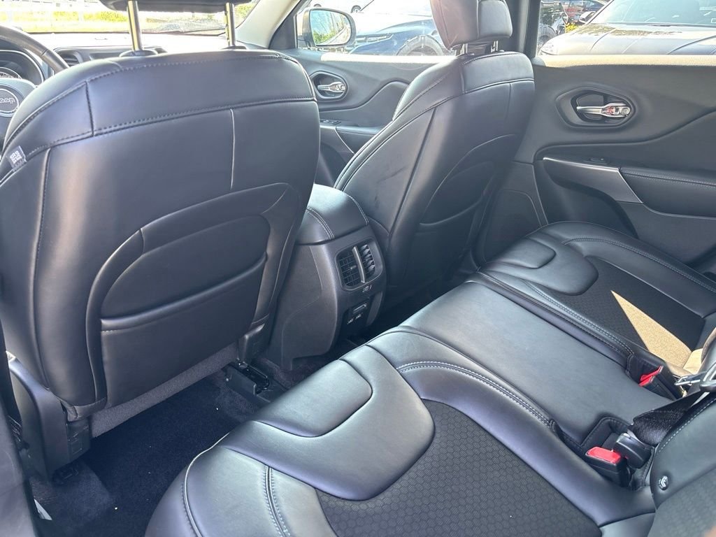Used 2019 Silver Jeep Latitude Plus image 20