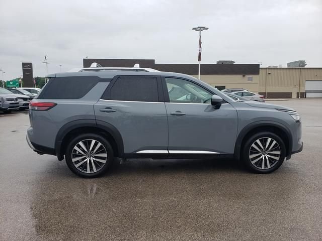 Used 2022 Gray Nissan Platinum image 4