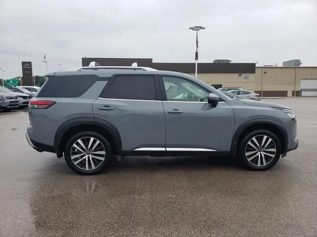 Used 2022 Gray Nissan Platinum image 4