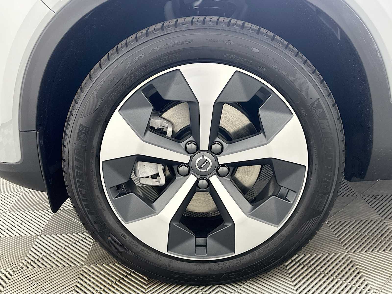 Certified Used 2025 Vapour Grey Volvo Core image 29