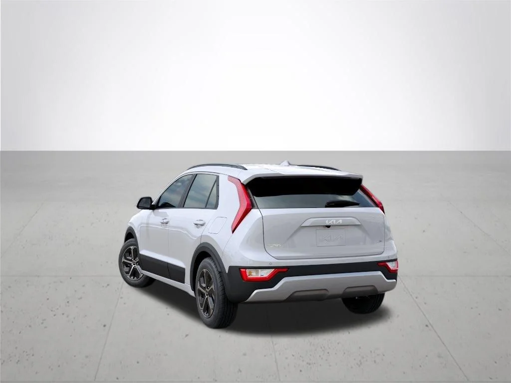 New 2026 Snow White Pearl Kia EX image 4