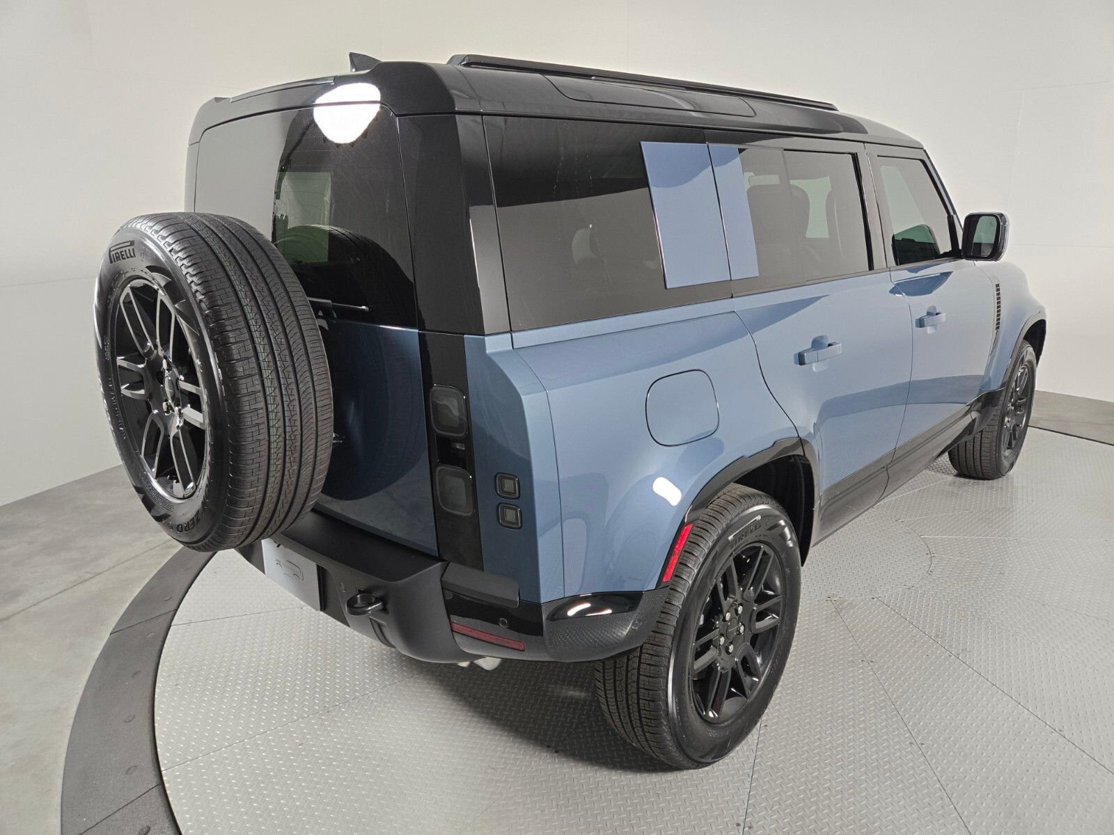 New 2026 Tasman Blue Land Rover X-Dynamic SE image 5