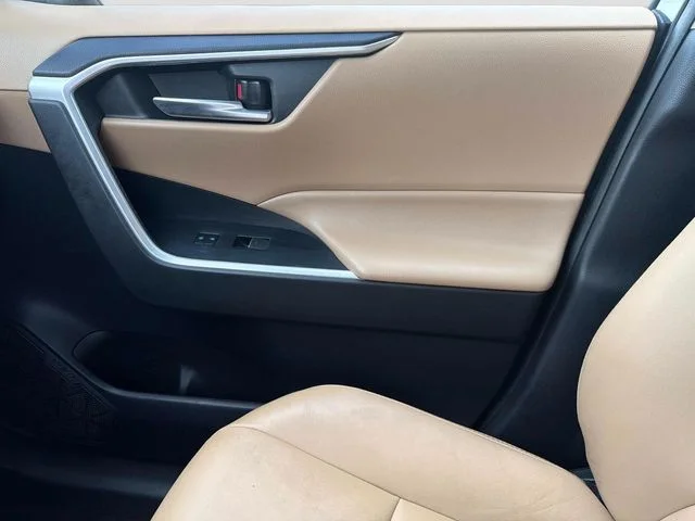 Used 2022 Blizzard Pearl Toyota XLE Premium image 23