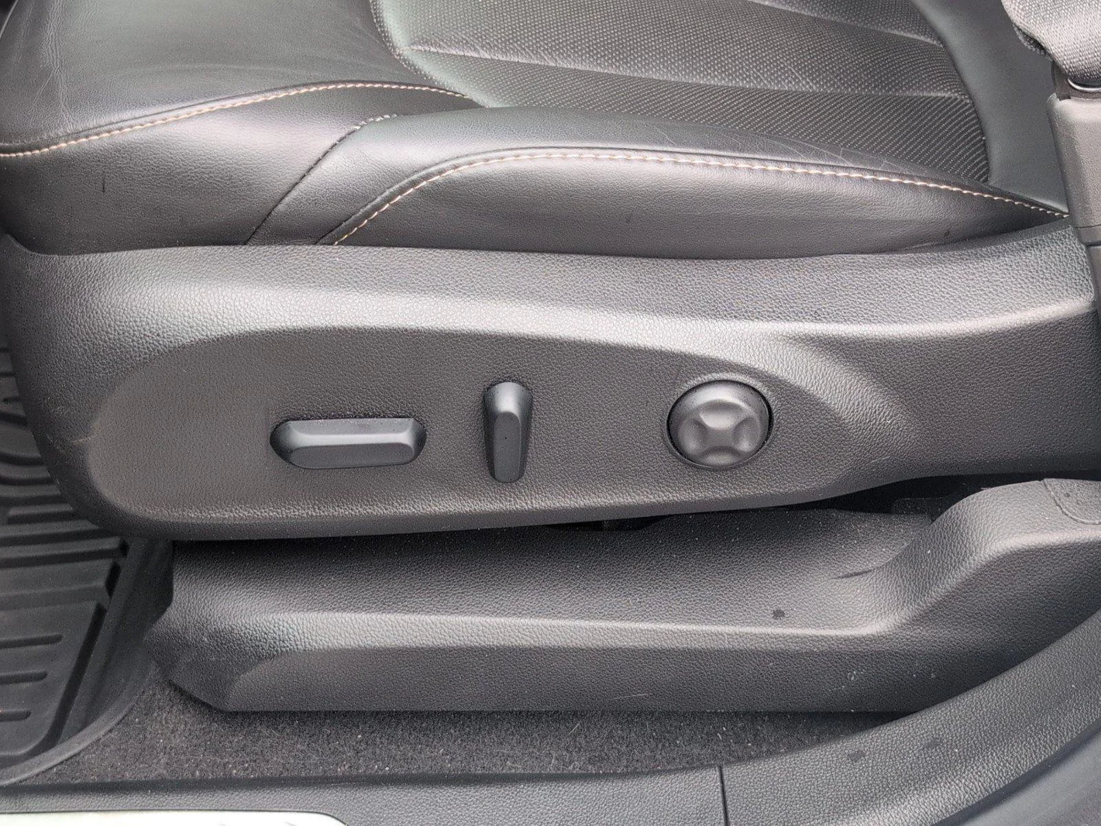Used 2018 SUMMIT WHITE Buick Essence image 18