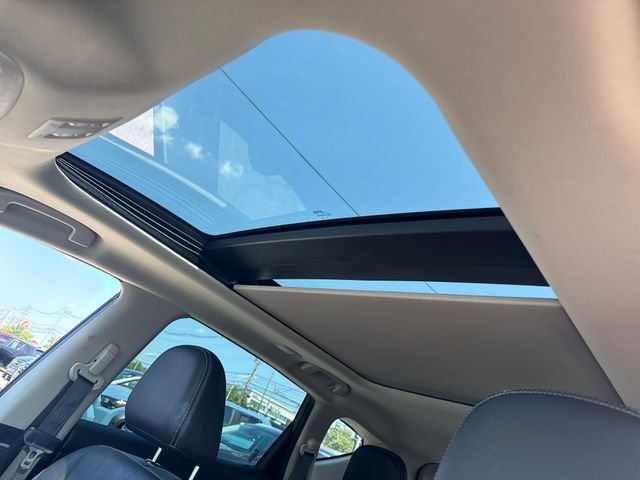 Used 2019 Silver Nissan Platinum image 21