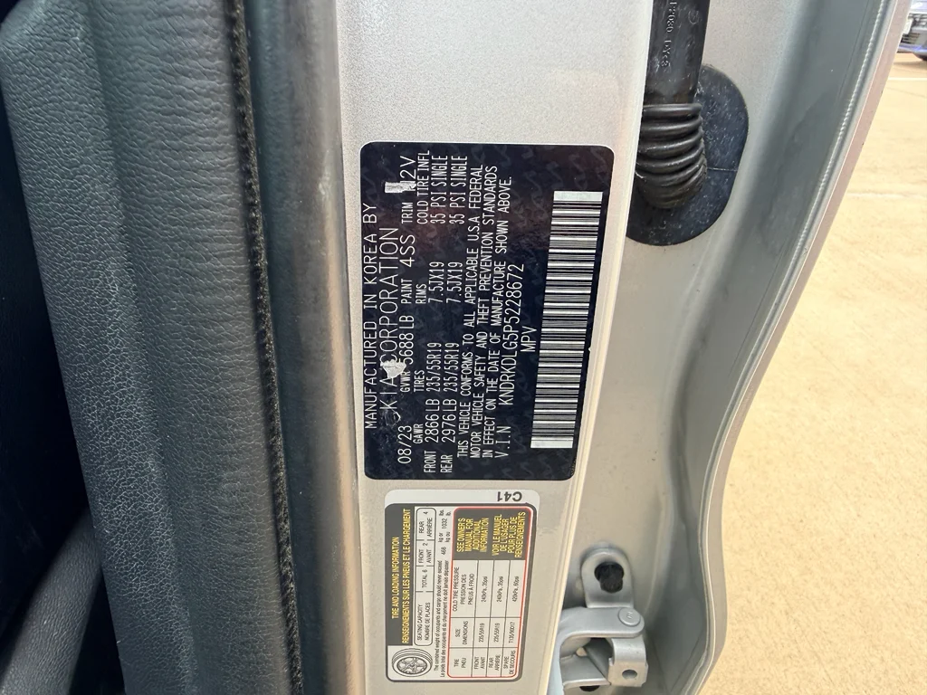 Used 2023 Silky Silver Kia SX Prestige image 32