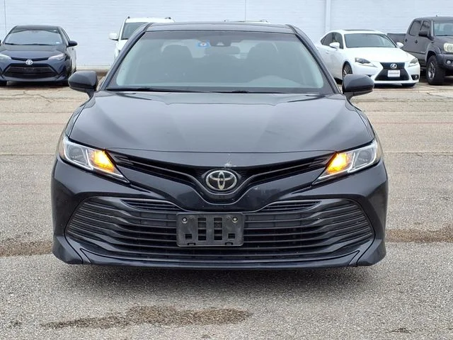 Used 2018 Toyota Camry LE with VIN 4T1B11HK1JU086443 for sale in Killeen, TX