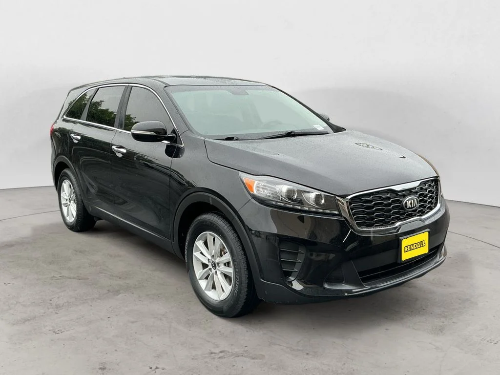 Used 2019 Black Kia L image 3