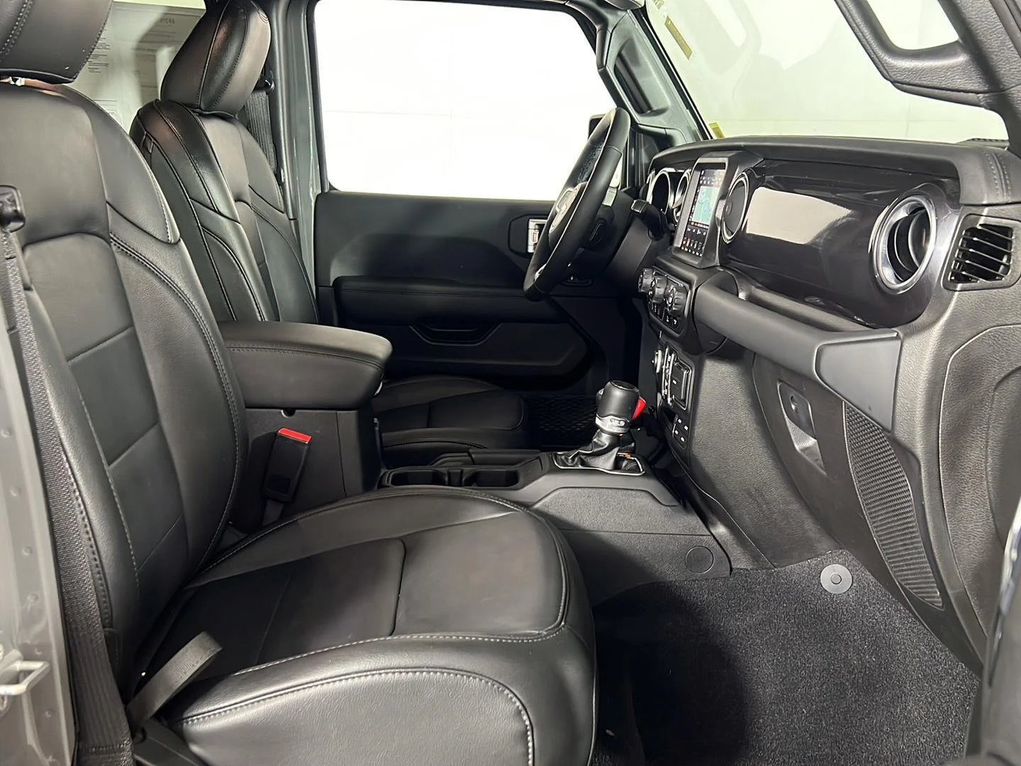 Used 2023 Sting-Gray Clearcoat Jeep Altitude image 2