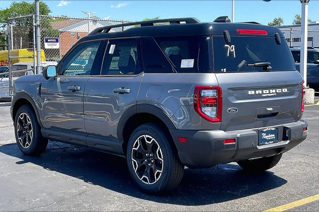 New 2025 Carbonized Gray Metallic Ford Outer Banks® image 10