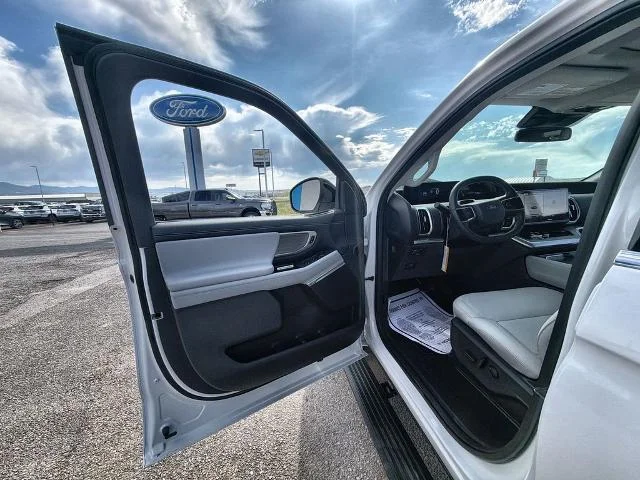 New 2026 Star White Metallic Tri-Coat Ford MAX Platinum® image 59
