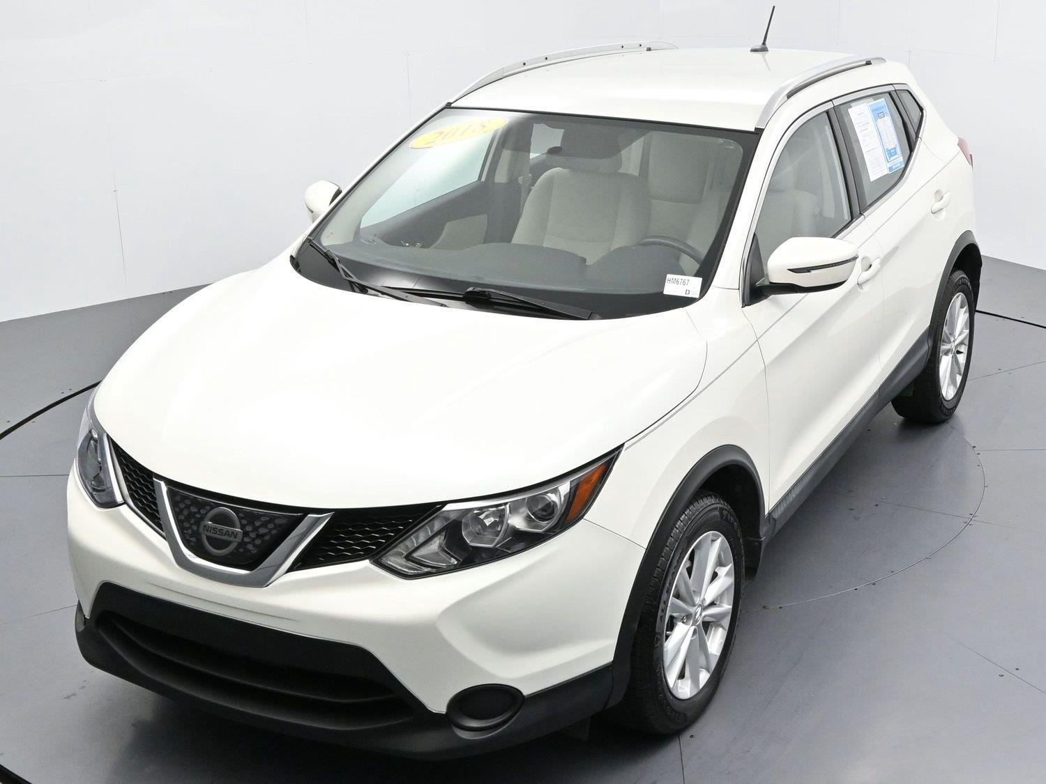 Used 2018 Pearl White Nissan SV image 33