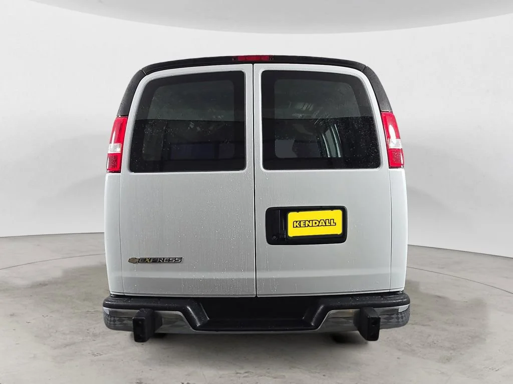 Used 2024 Summit White Chevrolet WT image 4