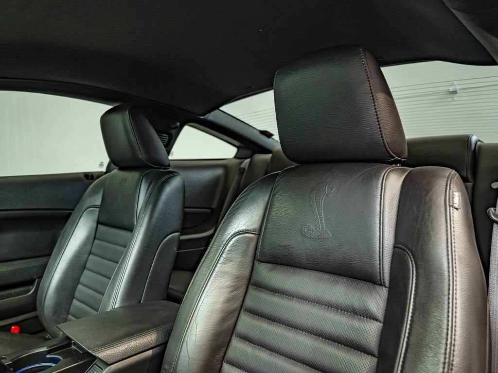 Used 2009 Vapor Silver Clearcoat Metallic Ford Shelby GT500 image 38
