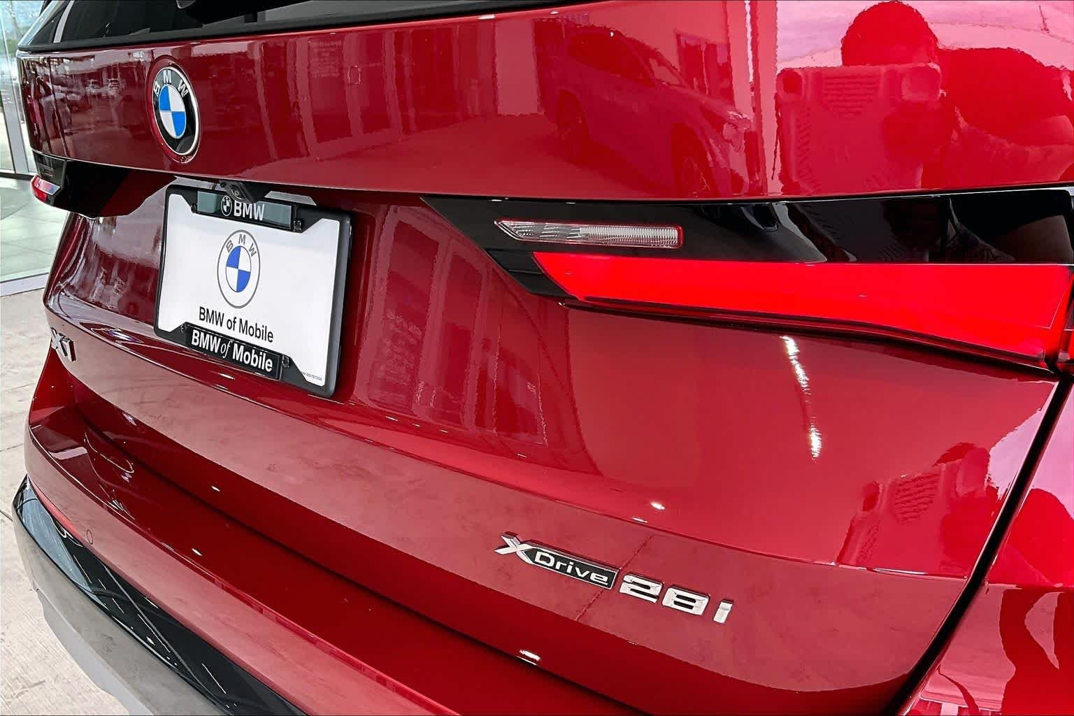 New 2026 Vegas Red Metallic BMW xDrive28i image 16