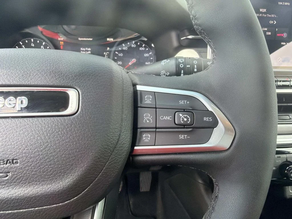 Used 2025 Silver Jeep Limited image 27