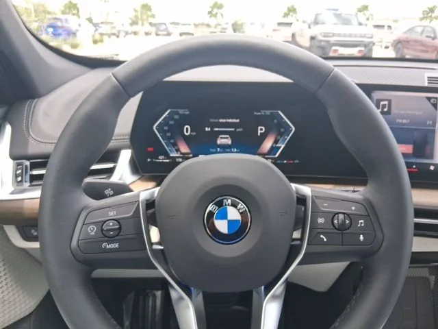 New 2026 Mineral White Metallic BMW xDrive28i image 8