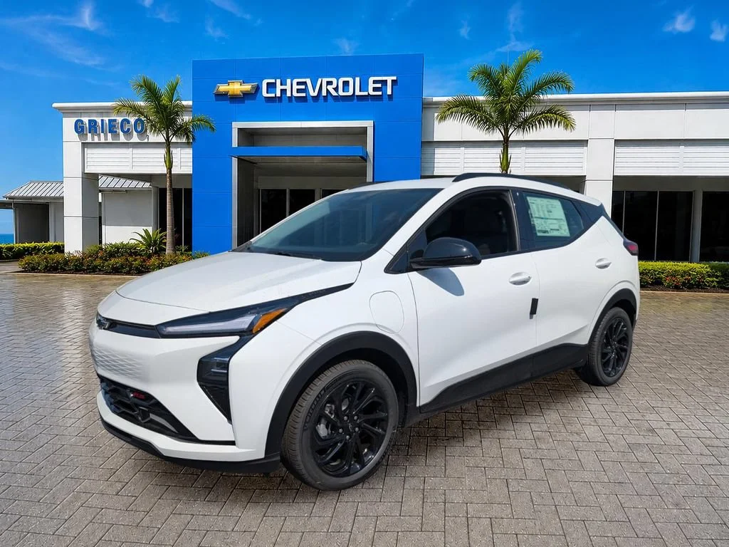 New 2027 Summit White Chevrolet RS image 2