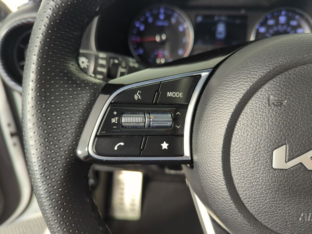 Used 2023 White Kia GT-Line image 22