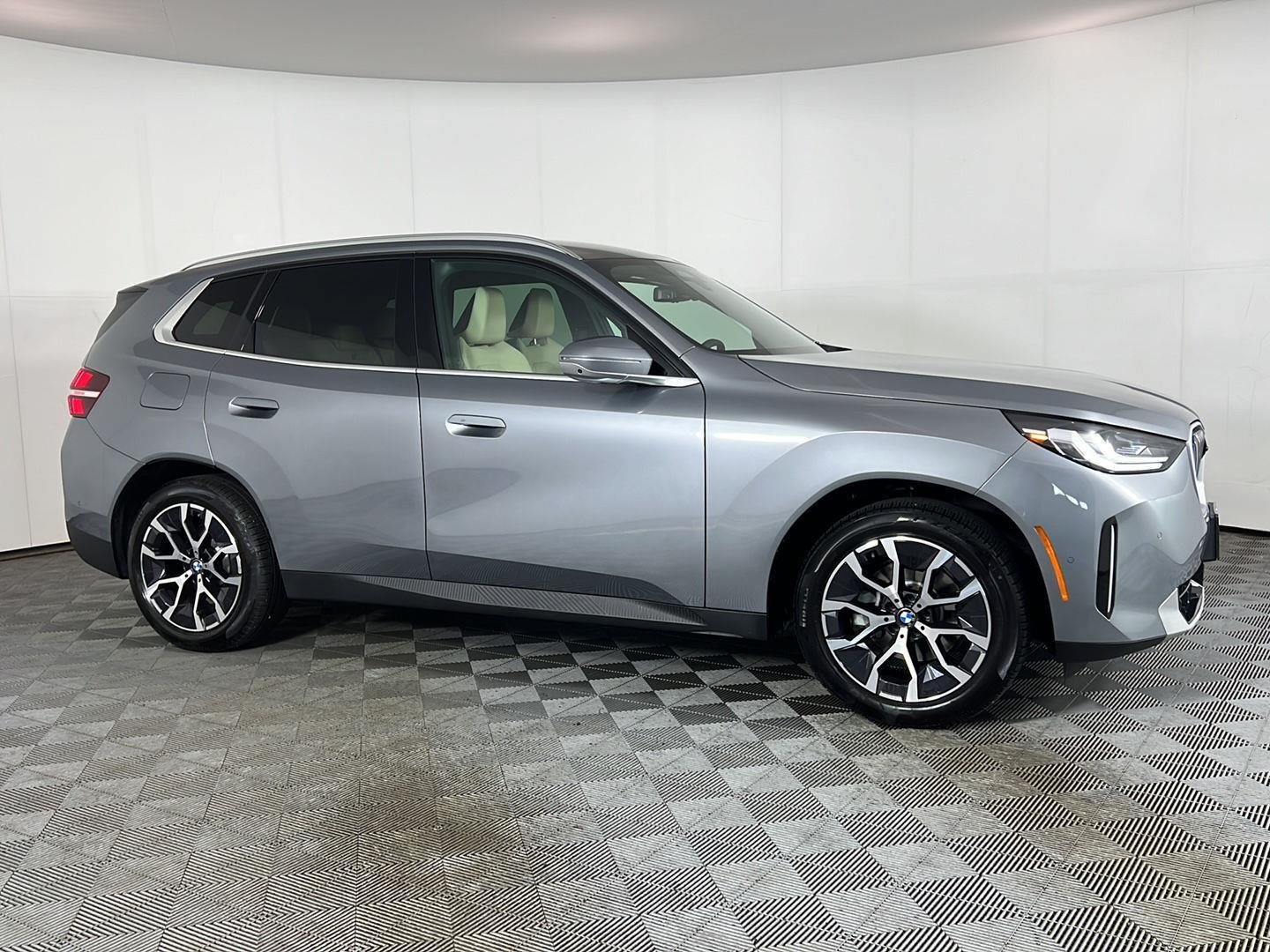 Used 2026 Skyscraper Grey Metallic BMW 30 xDrive image 3