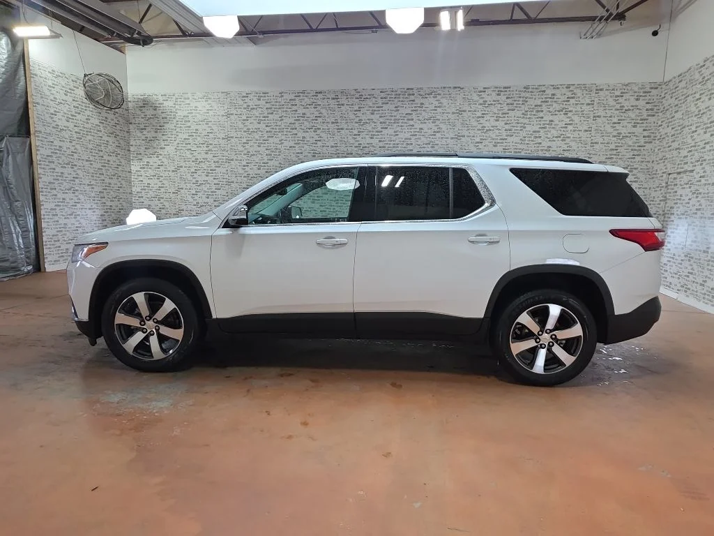 Used 2021 Iridescent Pearl Tricoat Chevrolet LT Leather image 4