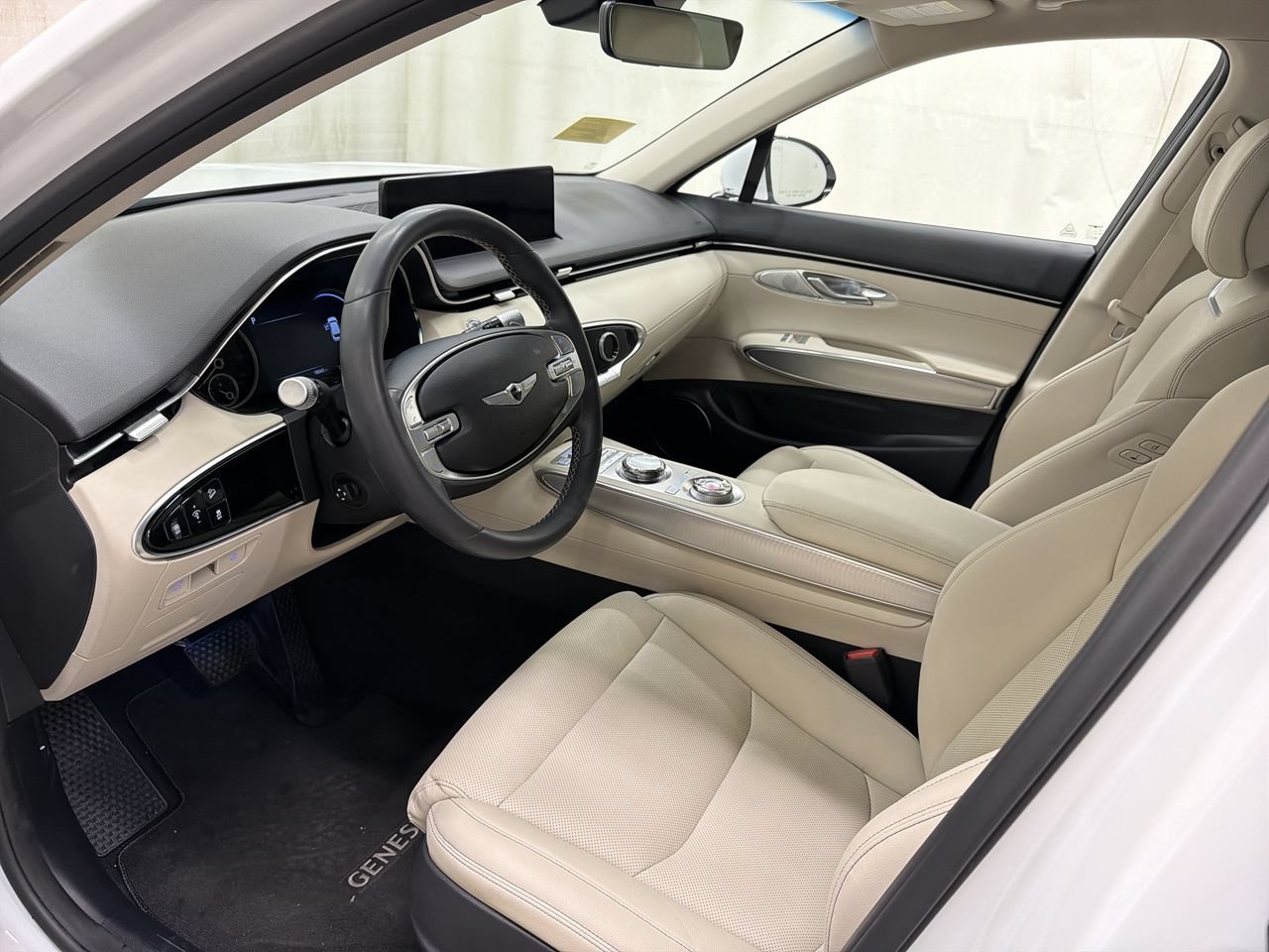 2024 GENESIS GV70 Standard - Photo 14