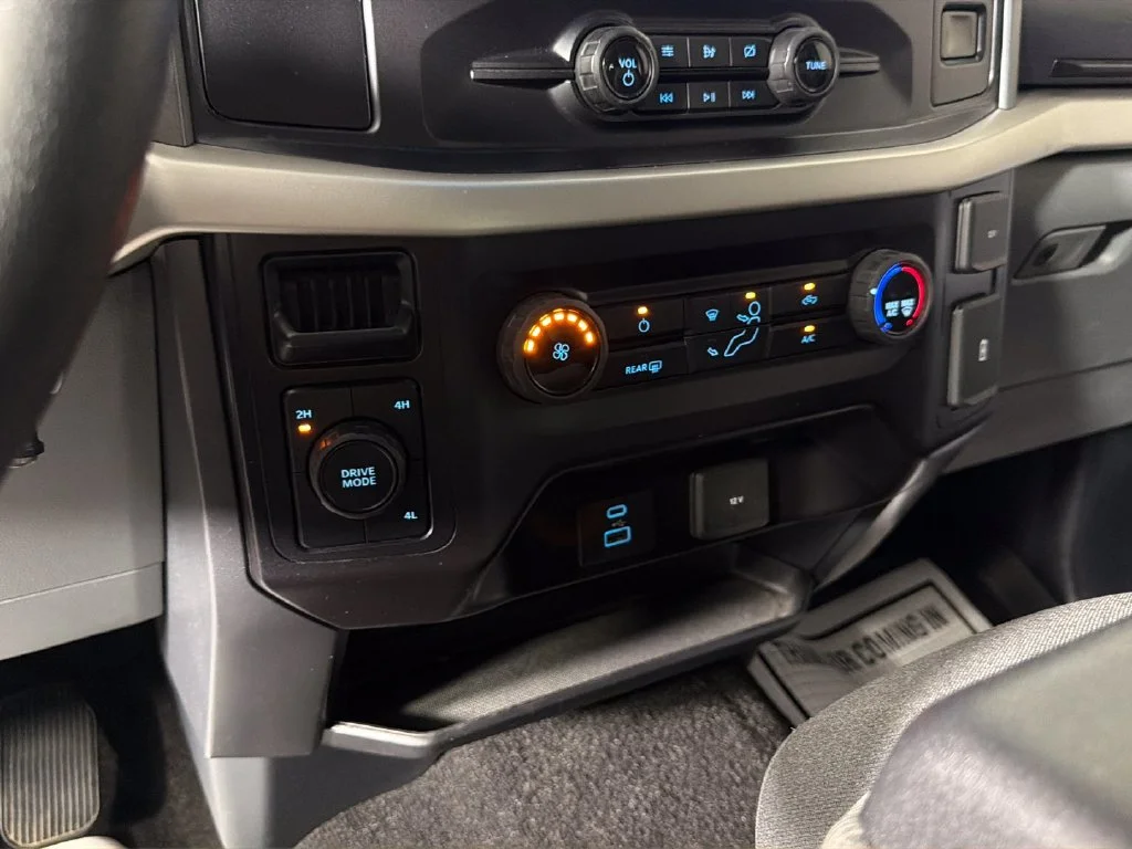 Used 2021  Ford XL image 25