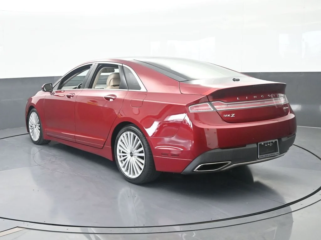 Used 2017 Ruby Red Metallic Lincoln Reserve image 4