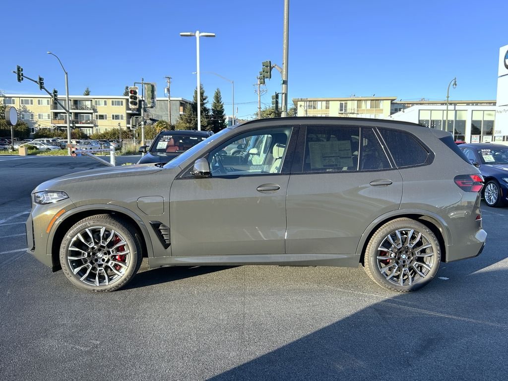New 2026 Dravit Grey Metallic BMW xDrive50e image 2