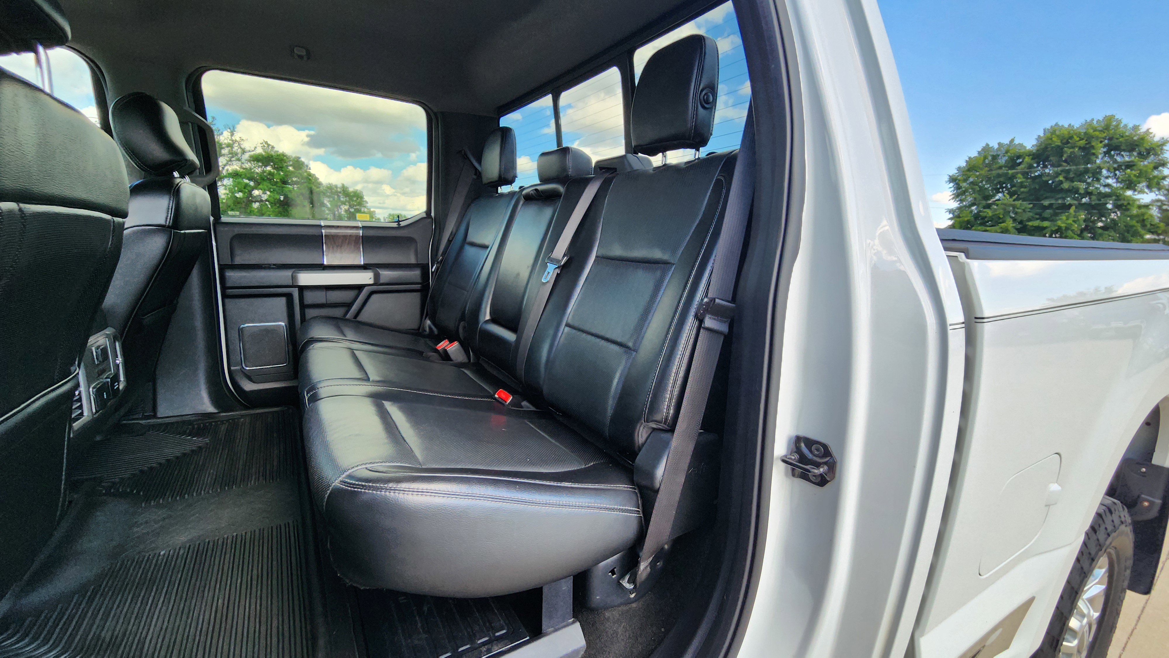 Used 2017 Oxford White Ford Lariat image 17