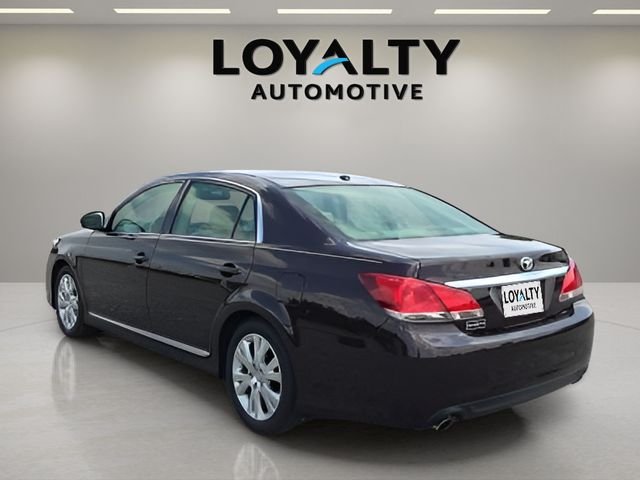 Used 2011 Red Toyota Base image 3
