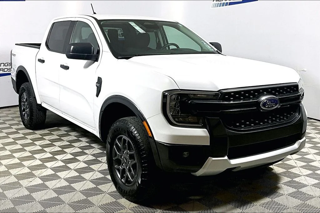 Certified Used 2024 Oxford White Ford XLT image 3