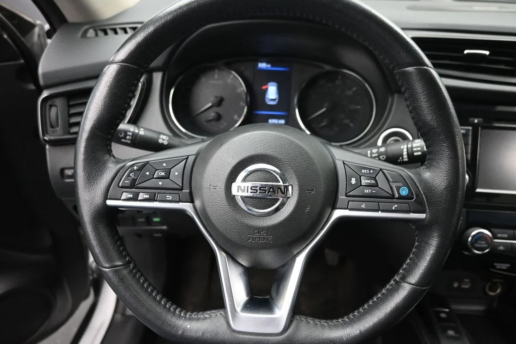 Used 2019 Silver Nissan SL image 15