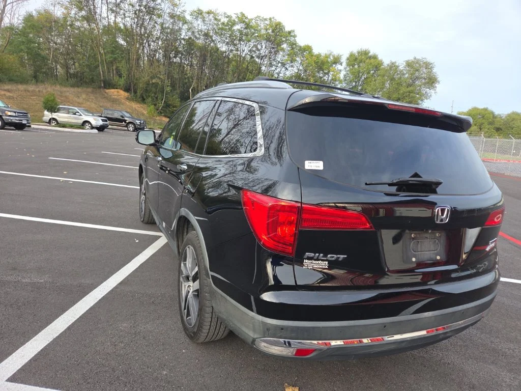 Used 2016  Honda Touring image 8