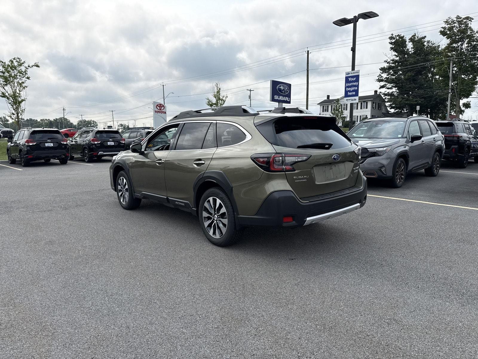 Used 2024 Autumn Green Metallic Subaru Touring image 5