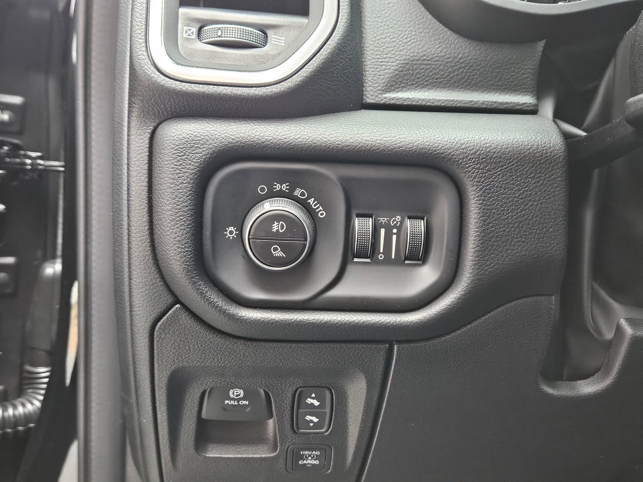 New 2026 Diamond Black Crystal Pearl-Coat Exterior Paint RAM Laramie image 17