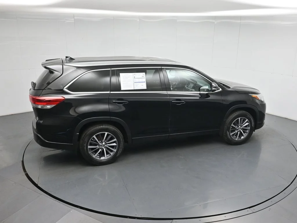 Used 2018 Black Toyota XLE image 42
