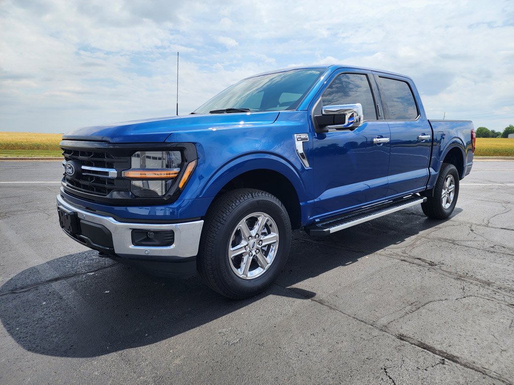 Used 2024 Atlas Blue Metallic Ford XLT image 1