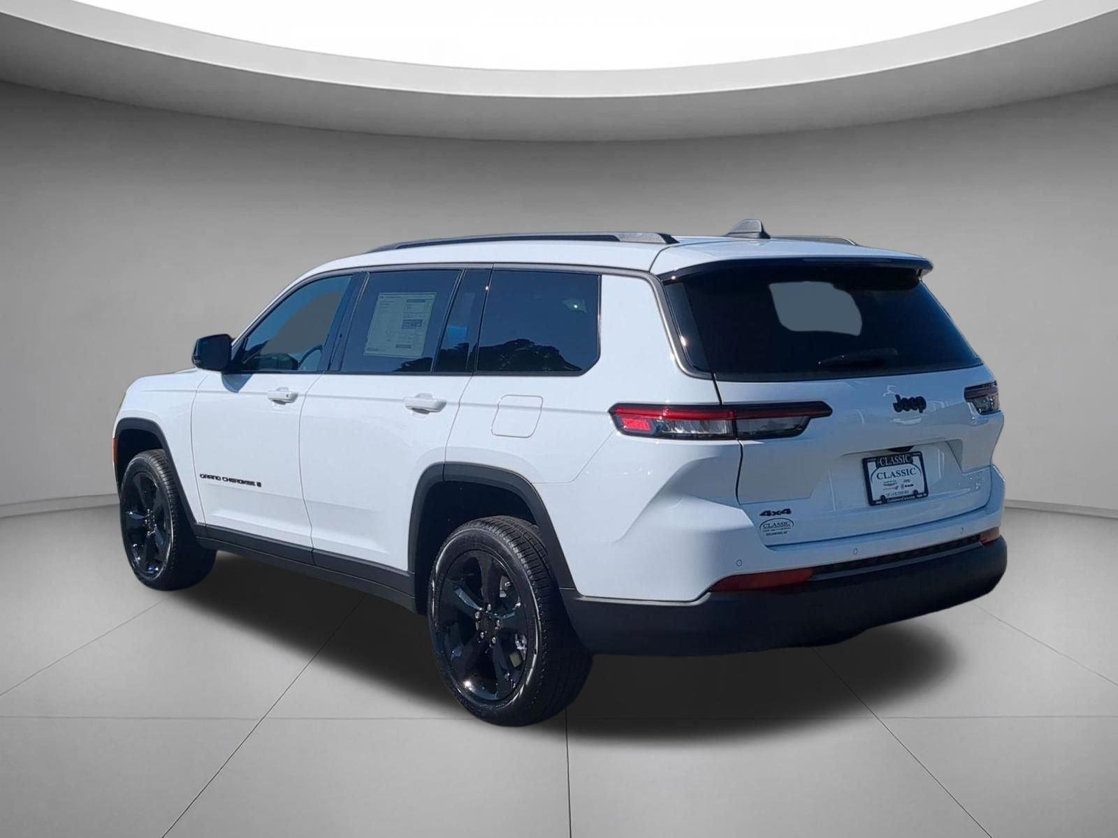 New 2026 Bright White Clear-Coat Exterior Paint Jeep Limited image 3