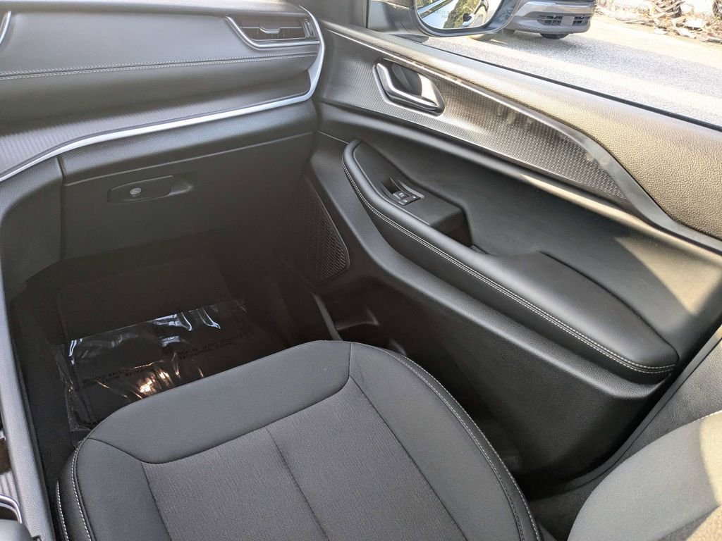 2025 Jeep Grand Cherokee Laredo - Photo 17