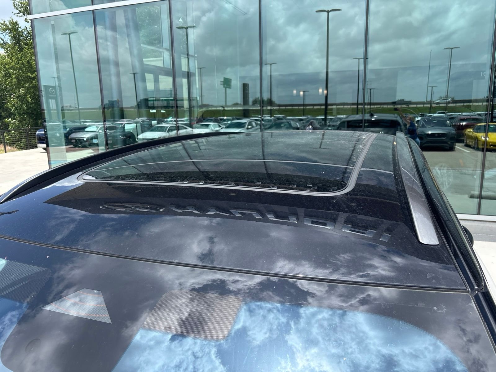 Used 2025 White Platinum Clearcoat Metallic Lincoln Reserve image 13