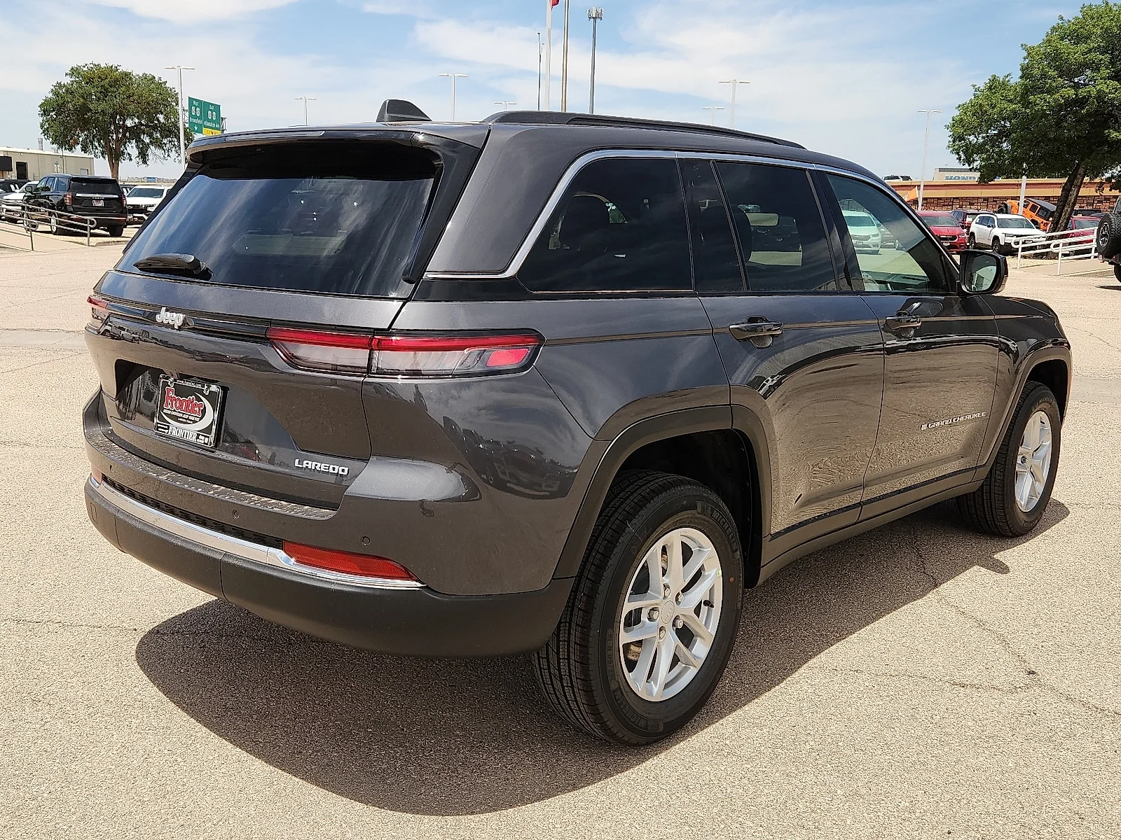 New 2026 Baltic Gray Metallic Clear-Coat  Paint Jeep LAREDO X 4X2 image 4