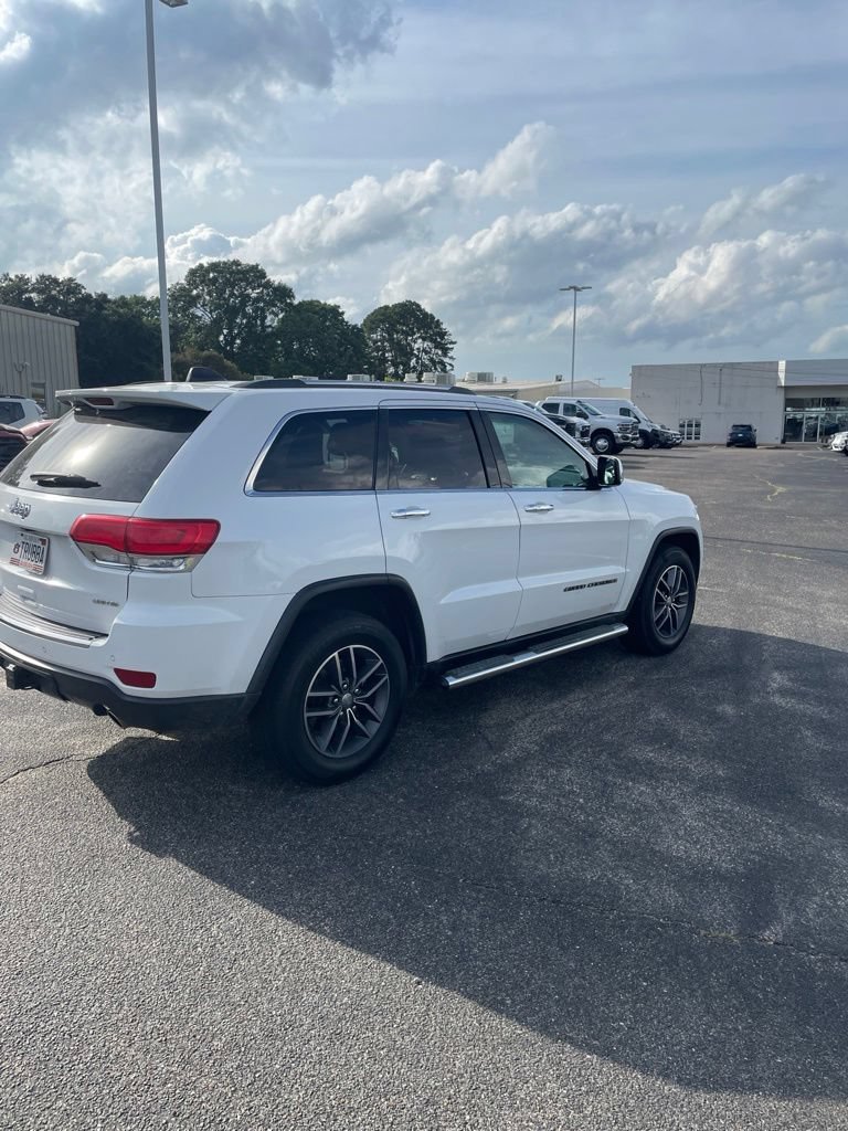 Used 2017 Bright White Clearcoat Jeep Limited image 4
