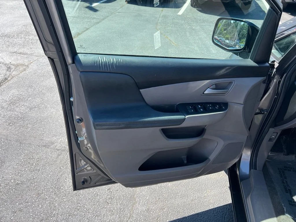 Used 2013 Polished Metal Metallic Honda EX-L image 9