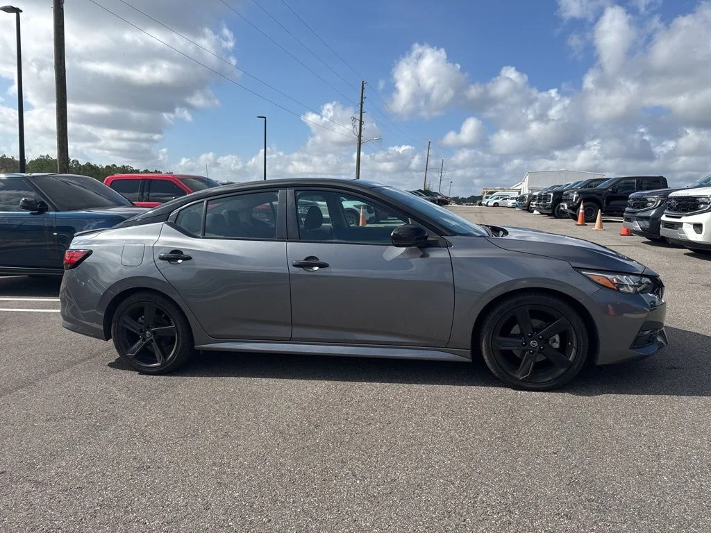 2023 Nissan Sentra SR CVT's photo