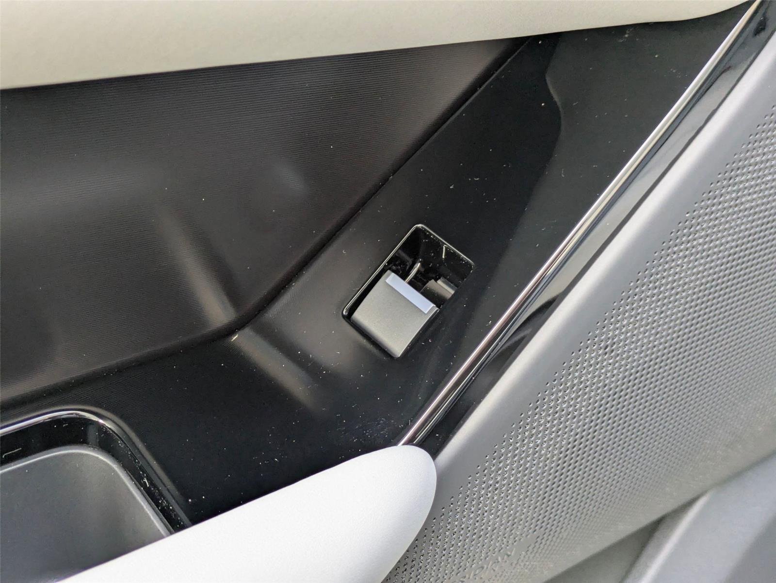 Used 2026 Carpathian Grey Premium Metallic Land Rover Dynamic SE image 26