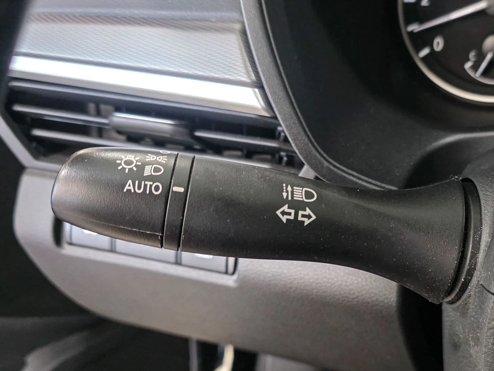 Used 2025 Black Nissan 2.5 SR image 35