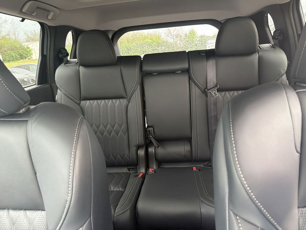 New 2026 Gray Mitsubishi SEL image 23