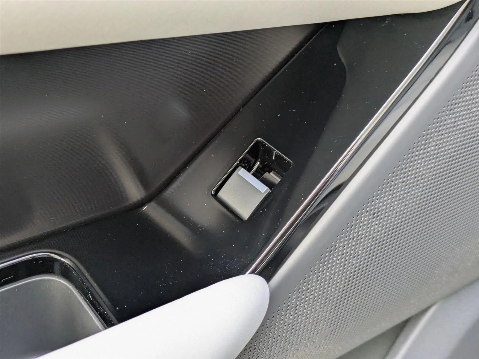 Used 2026 Carpathian Grey Premium Metallic Land Rover Dynamic SE image 26